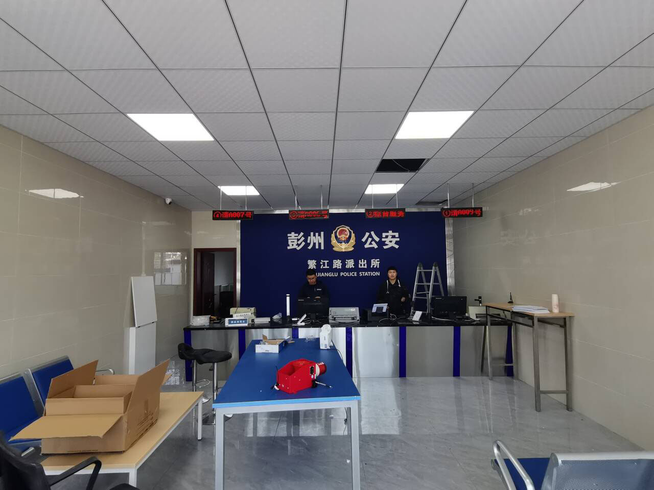 支持國(guó)產(chǎn)系統(tǒng)的排隊(duì)叫號(hào)機(jī)：提升服務(wù)效率的新選擇。效果圖